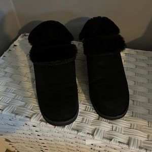 Short black uggs, size 8.5